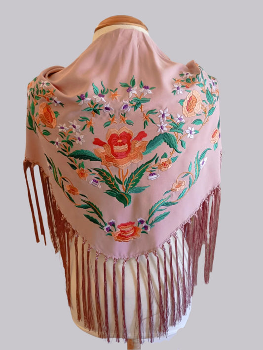 MANTONCILLO DE FLAMENCA BORDADO ROSA CON TONOS VERDES Y NARANJAS 1.12024